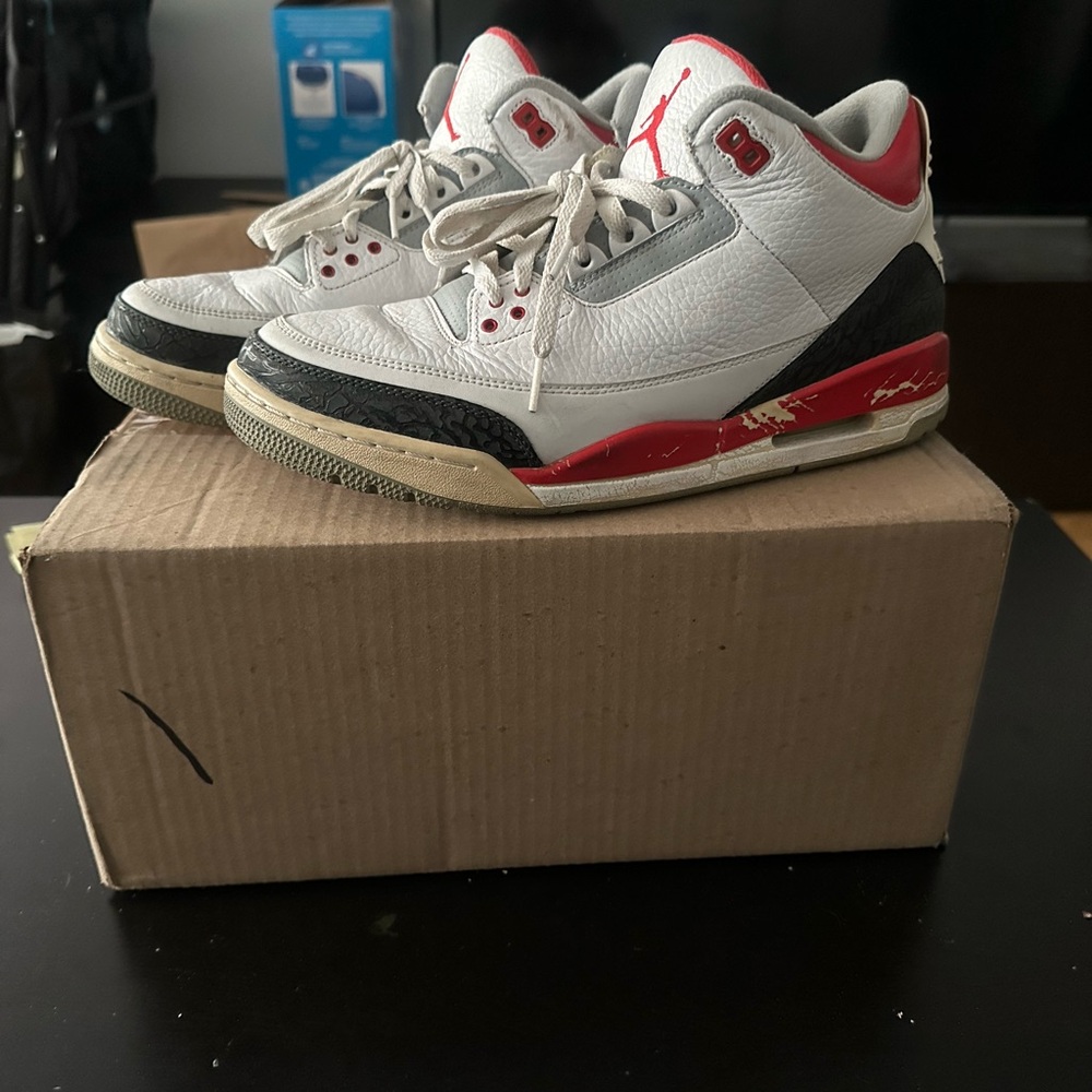 Air Jordan 3 Fire red (2013 release)